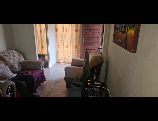 5 BEDROOM HOUSE FOR SALE IN SEA VIEW